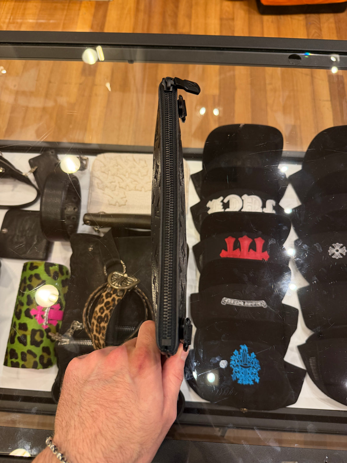 Louis Vuitton Trio Messenger Clutch - Black