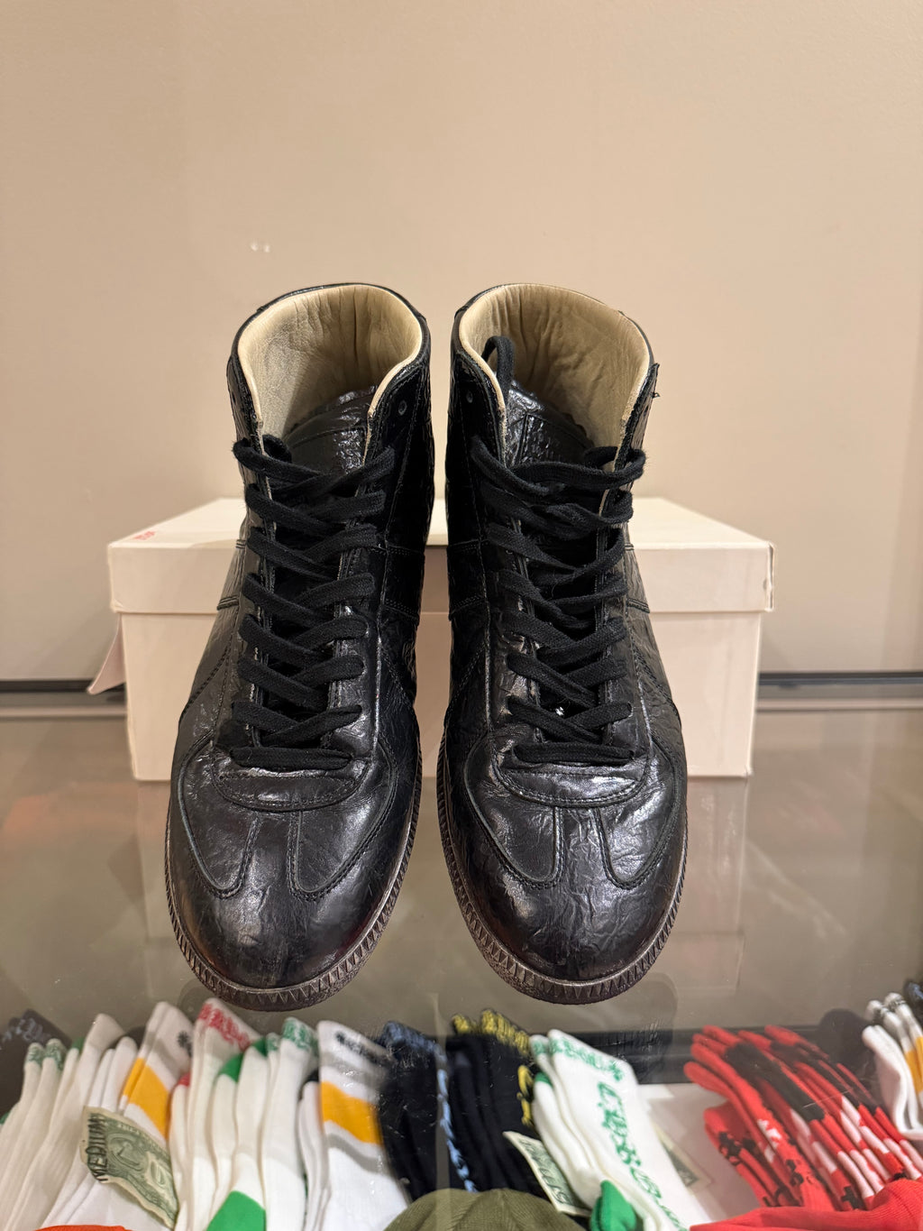 Maison Margiela Replica High
GAT - Cracked Black Leather