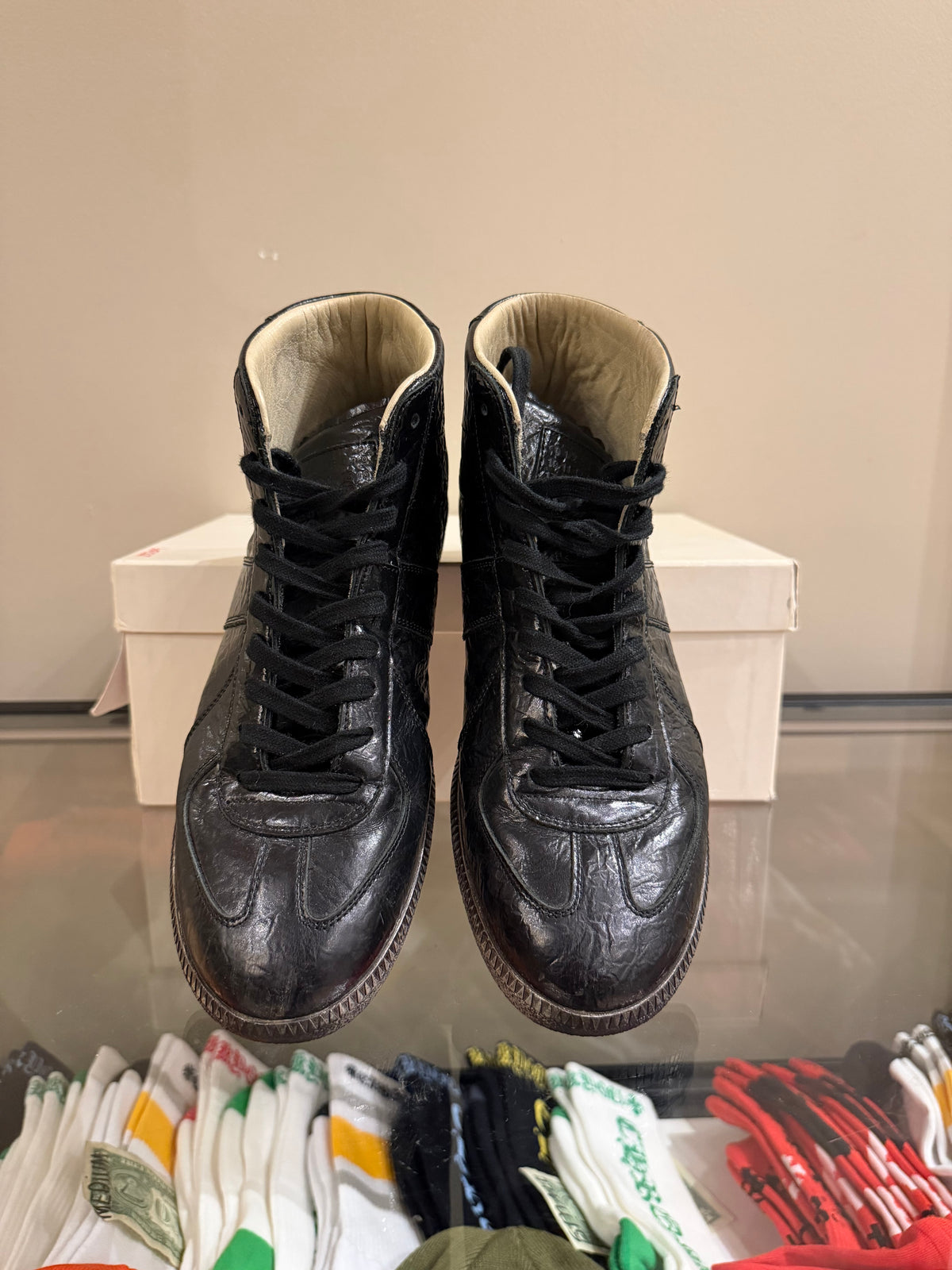 Maison Margiela Replica High
GAT - Cracked Black Leather