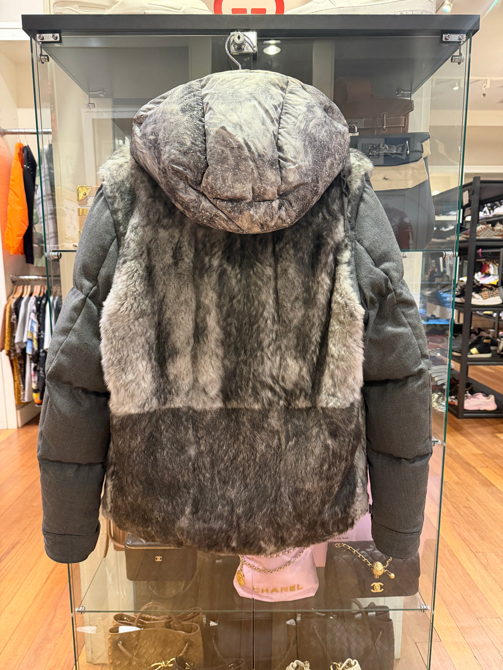 Moncler x White
Mountaineering Rabbit Fur
Fenrir Down Jacket