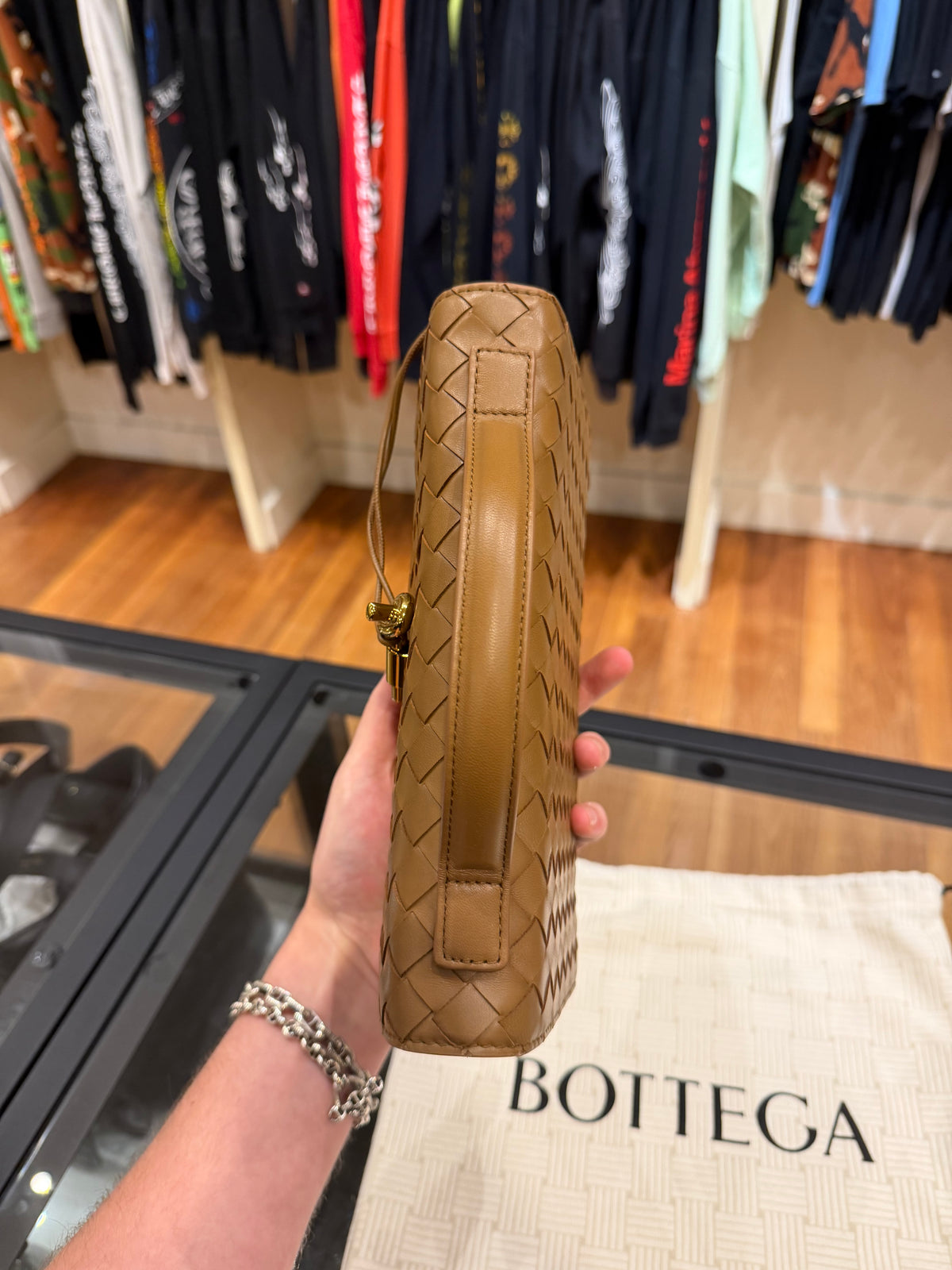 Bottega Veneta Andiamo Clutch 25 - Dark Caramel 20