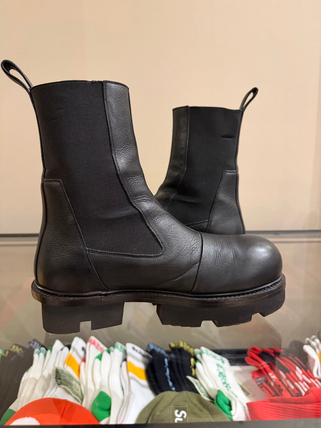 Rick Owens Bozo Megatooth
Chealsea Boots
