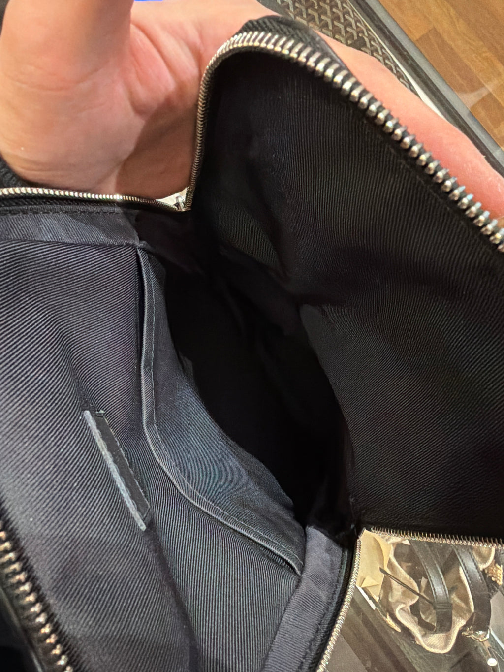 Louis Vuitton Damier Avenue Slingbag