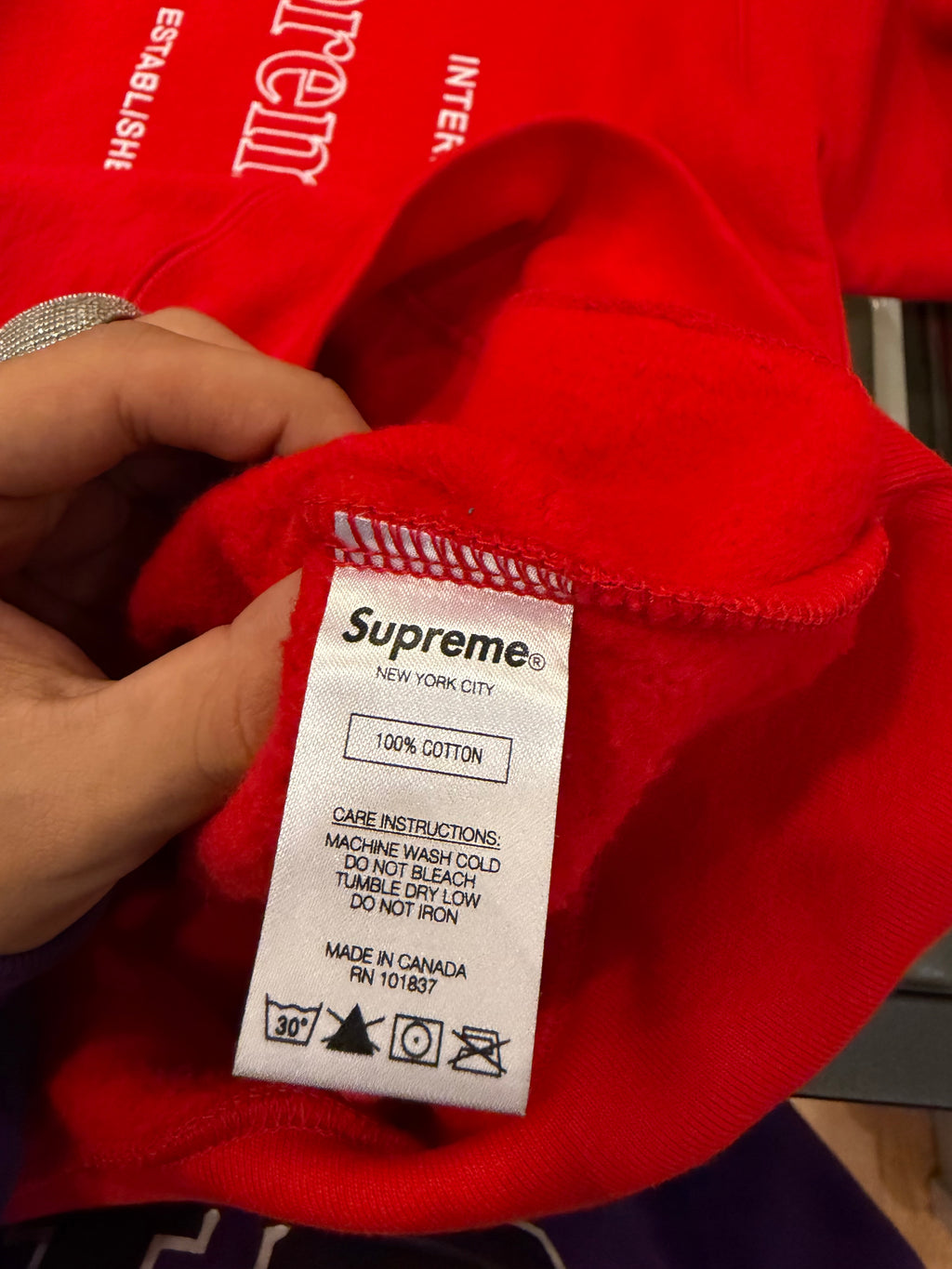 Supreme International
Sportswear Crewneck - Red