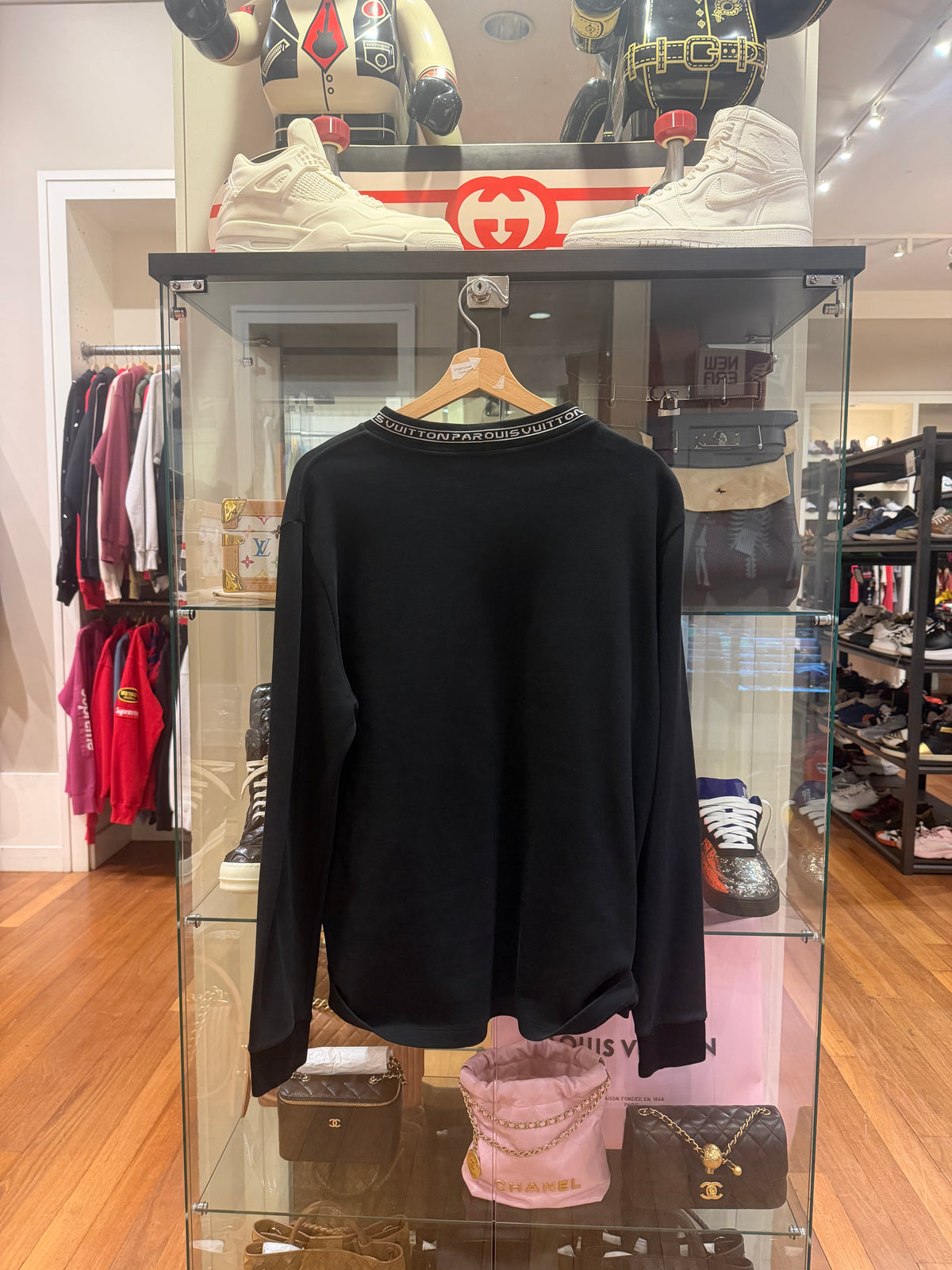 Louis Vuitton Knit Long Sleeve
Logo Neck Trim