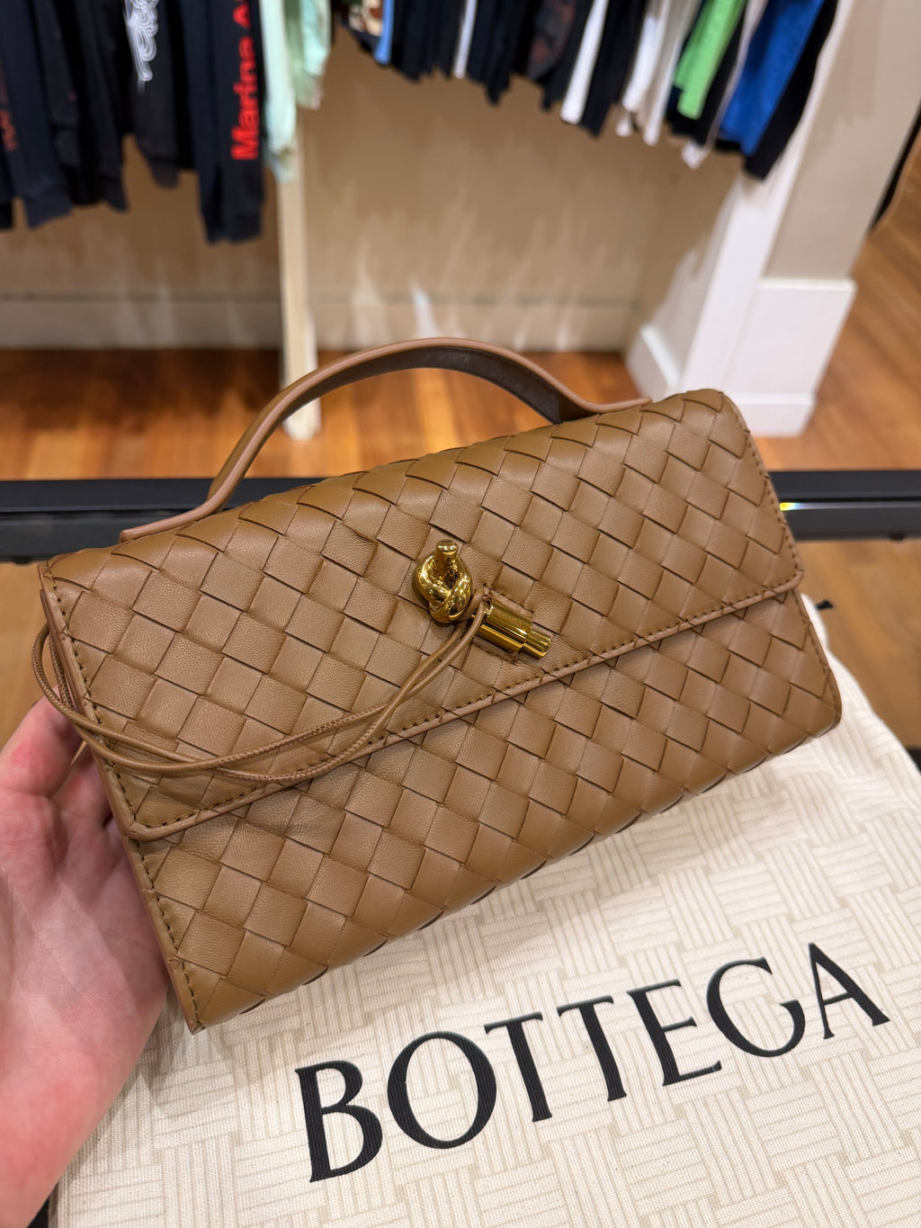 Bottega Veneta Andiamo Clutch 25 - Dark Caramel 20