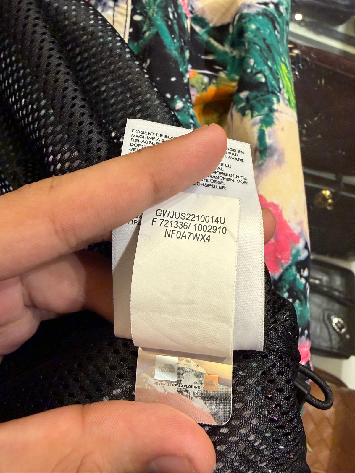 Supreme x The North Face Trekking Convertible Jacket-
Flowers
