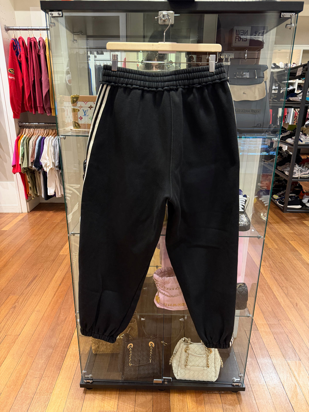 GV Gallery Rasberry Hills ‘Lil Leon’ Sweatpants - Black