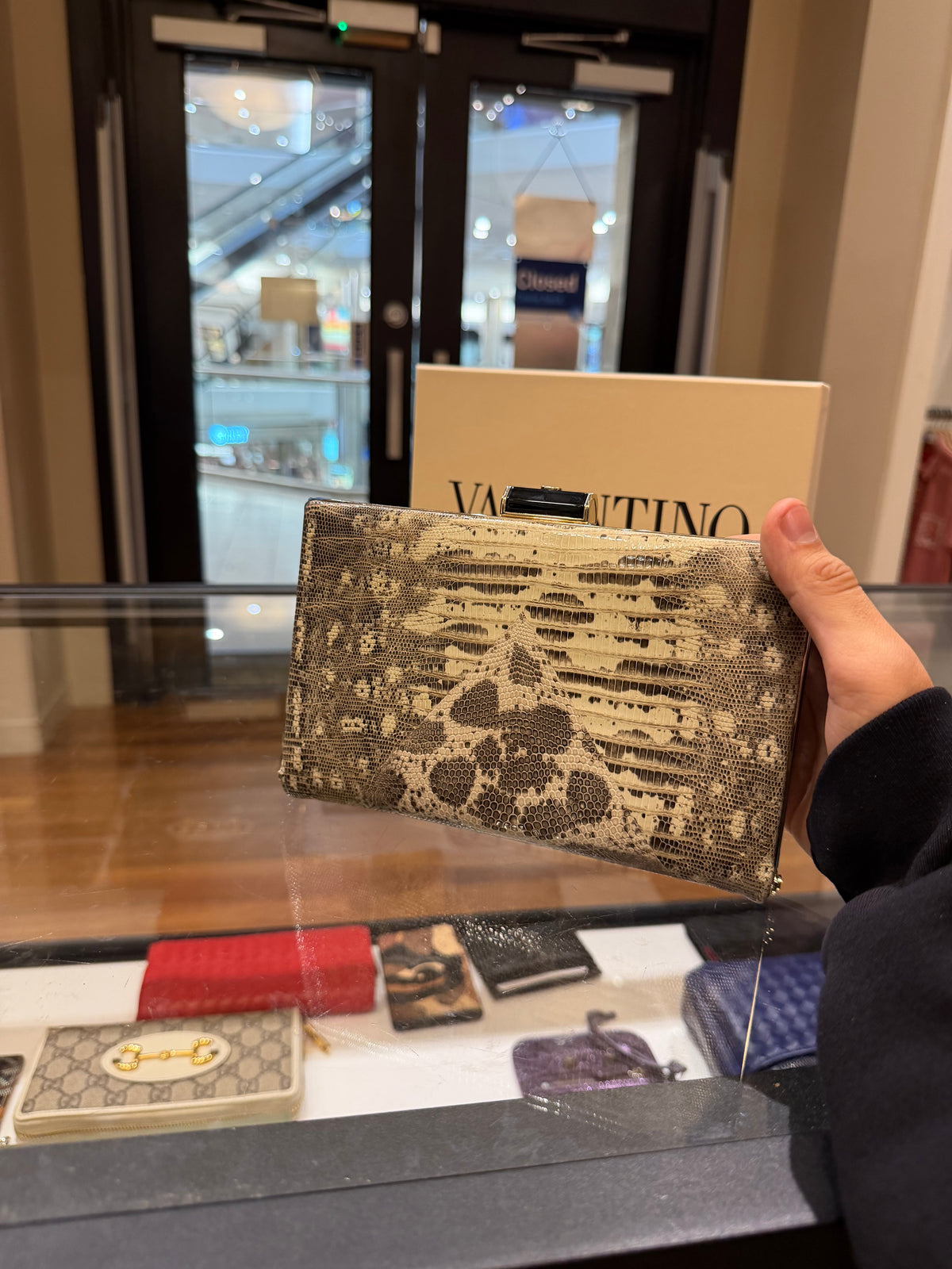 Valentino Garavani Berthe Clutch - Tejus