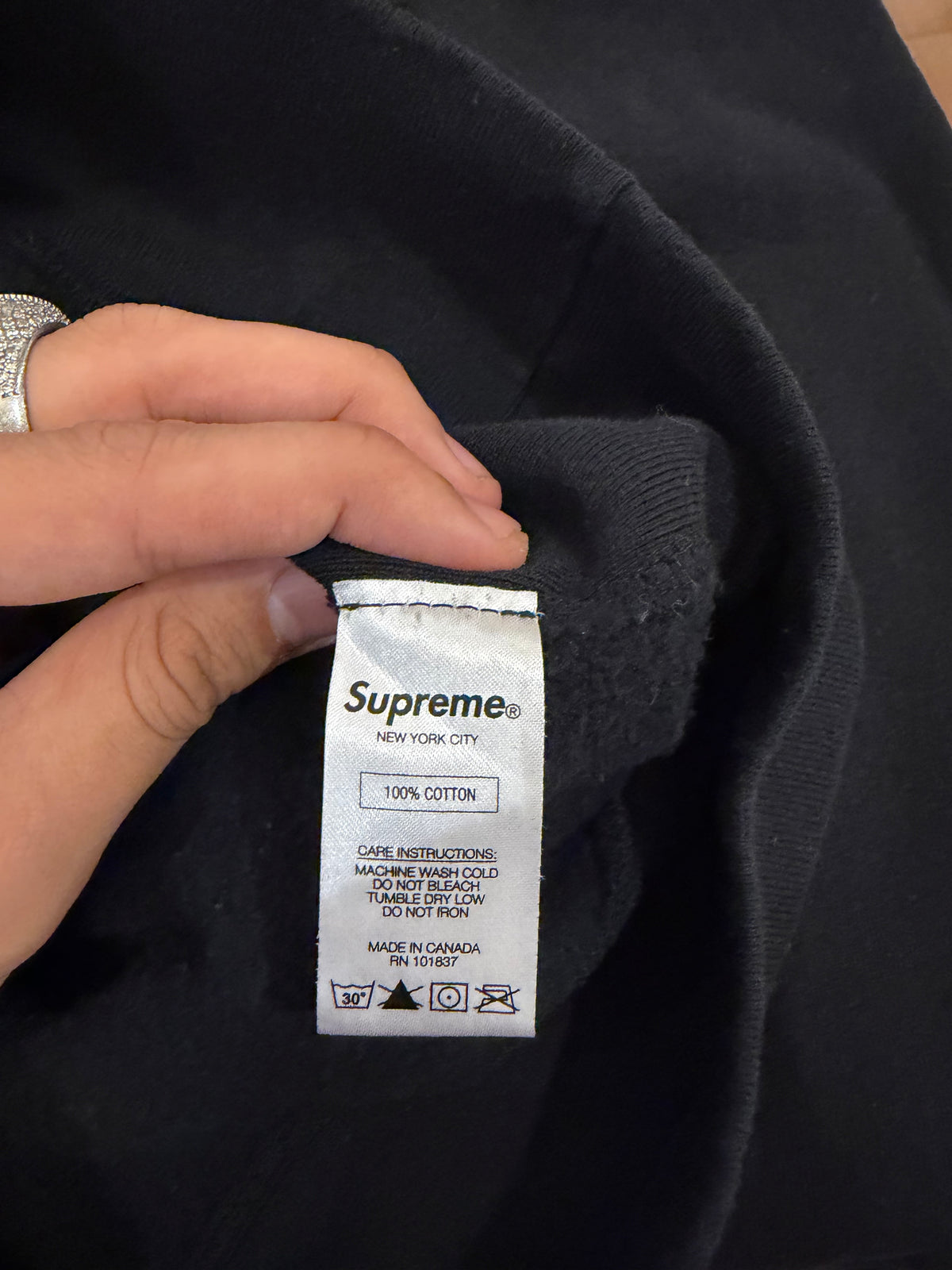 Supreme x CDG Box Logo
Hoodie - Black