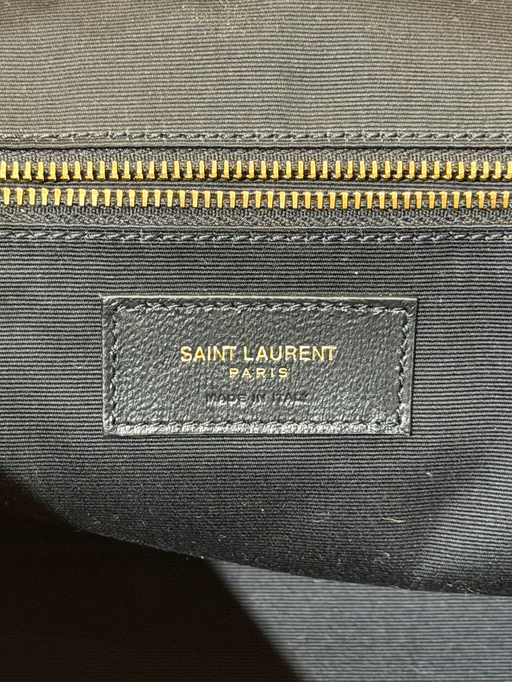 Niki Shopping In Vintage Leather