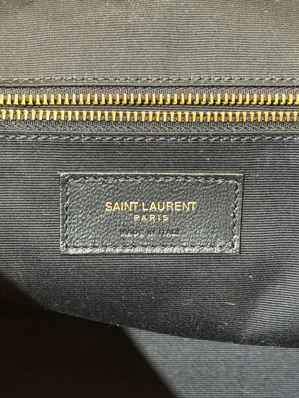 Niki Shopping In Vintage Leather