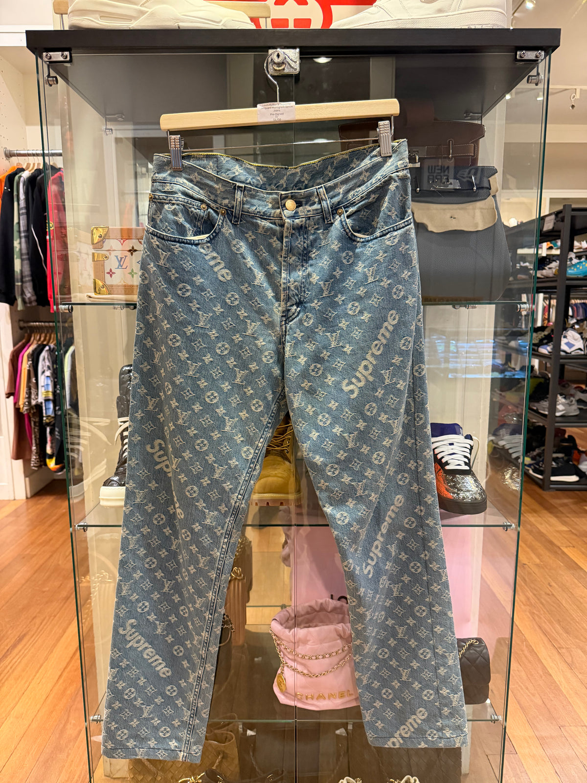 Louis Vuitton x Supreme
Jacquard Monogram Denim
Jeans