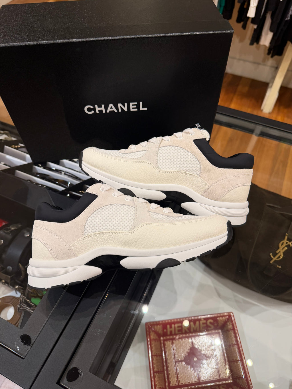 Chanel CC Logo Trainer White / Black