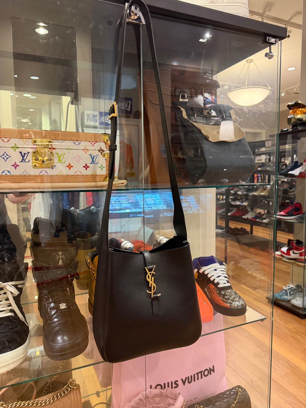 Saint Laurent LE 5 À 7 Leather Hobo Bag - Black