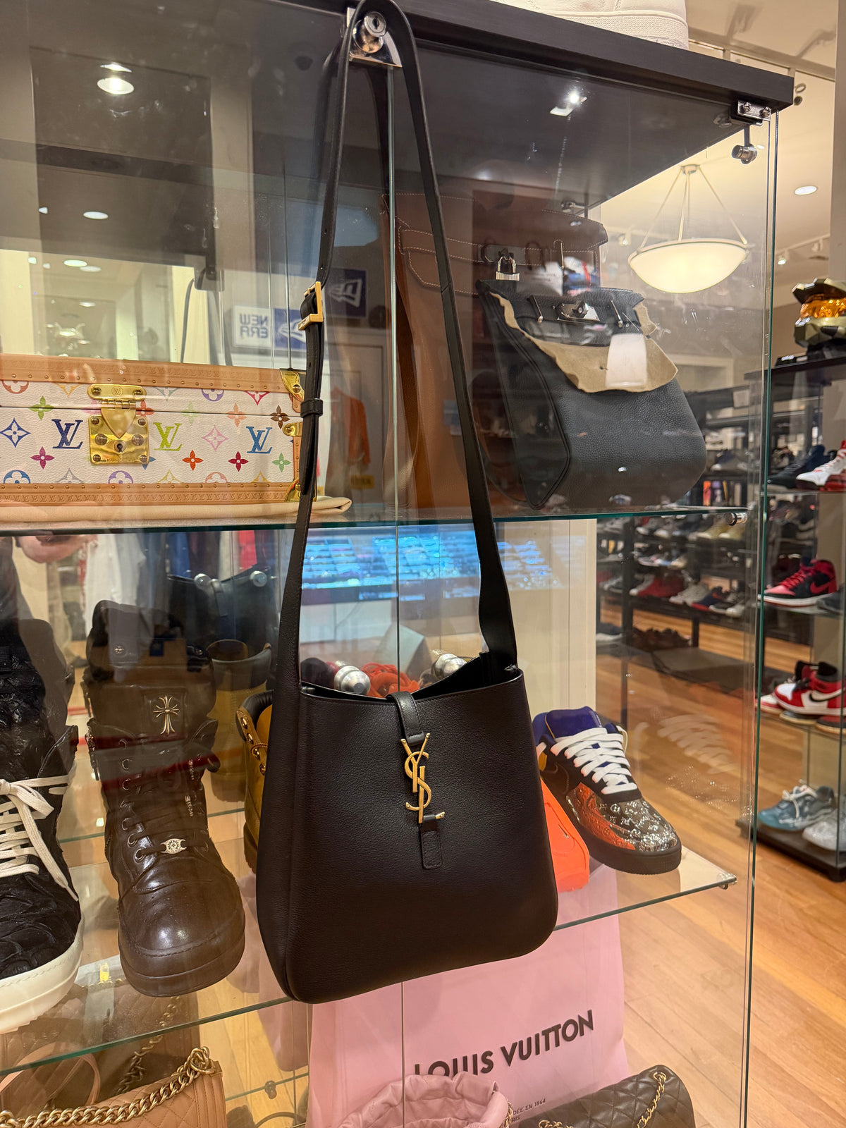 Saint Laurent LE 5 À 7 Leather Hobo Bag - Black