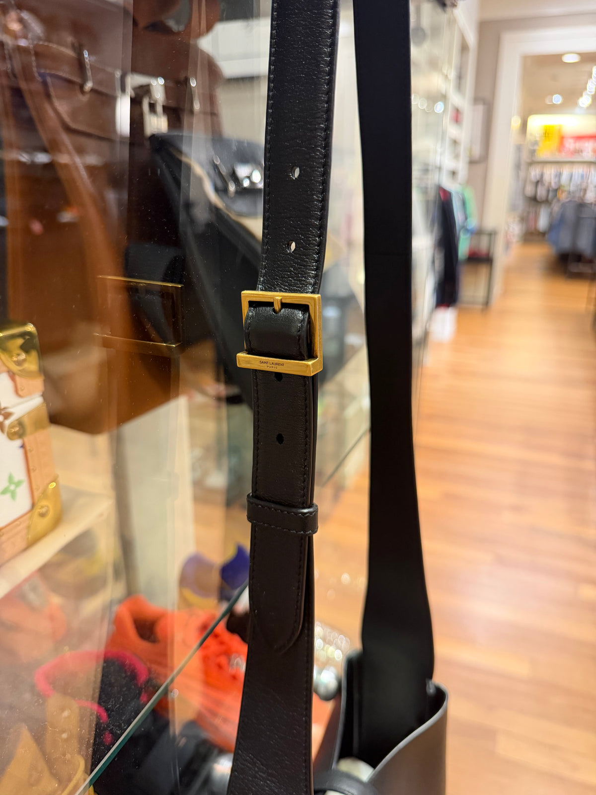 Saint Laurent LE 5 À 7 Leather Hobo Bag - Black