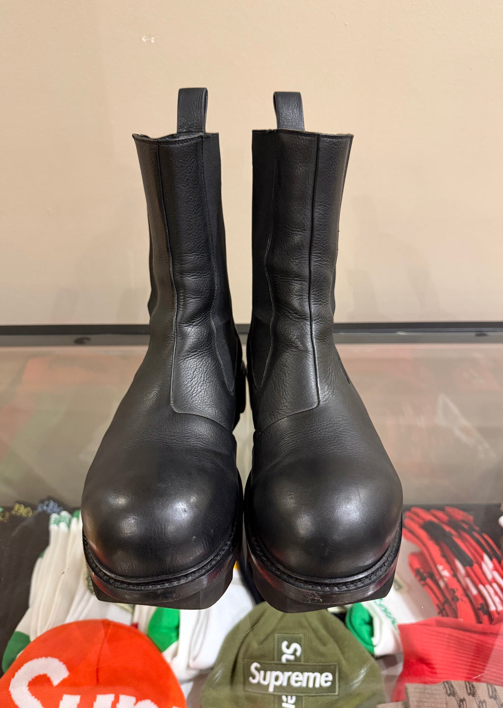 Rick Owens Bozo Megatooth
Chealsea Boots