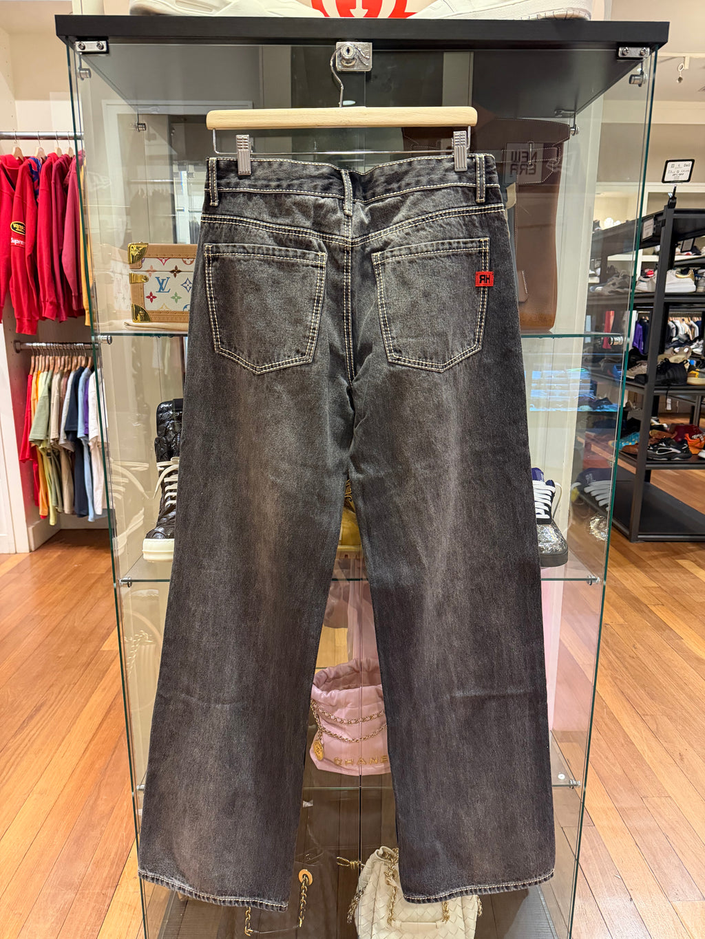 Raspberry Hills Rizo Denim
Jeans - Grey