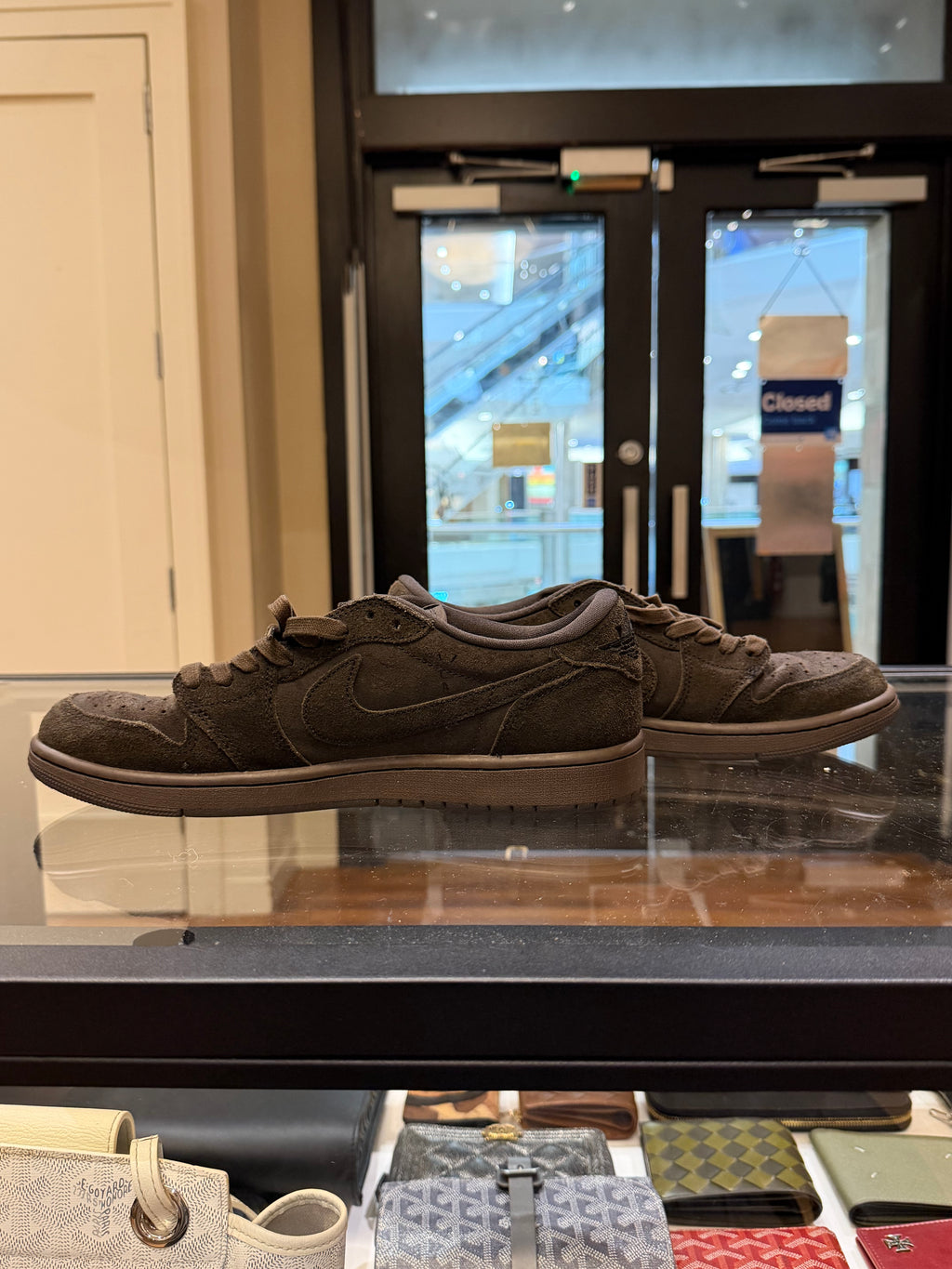 Travis Scott x Jordan 1 Low OG - Velvet Brown