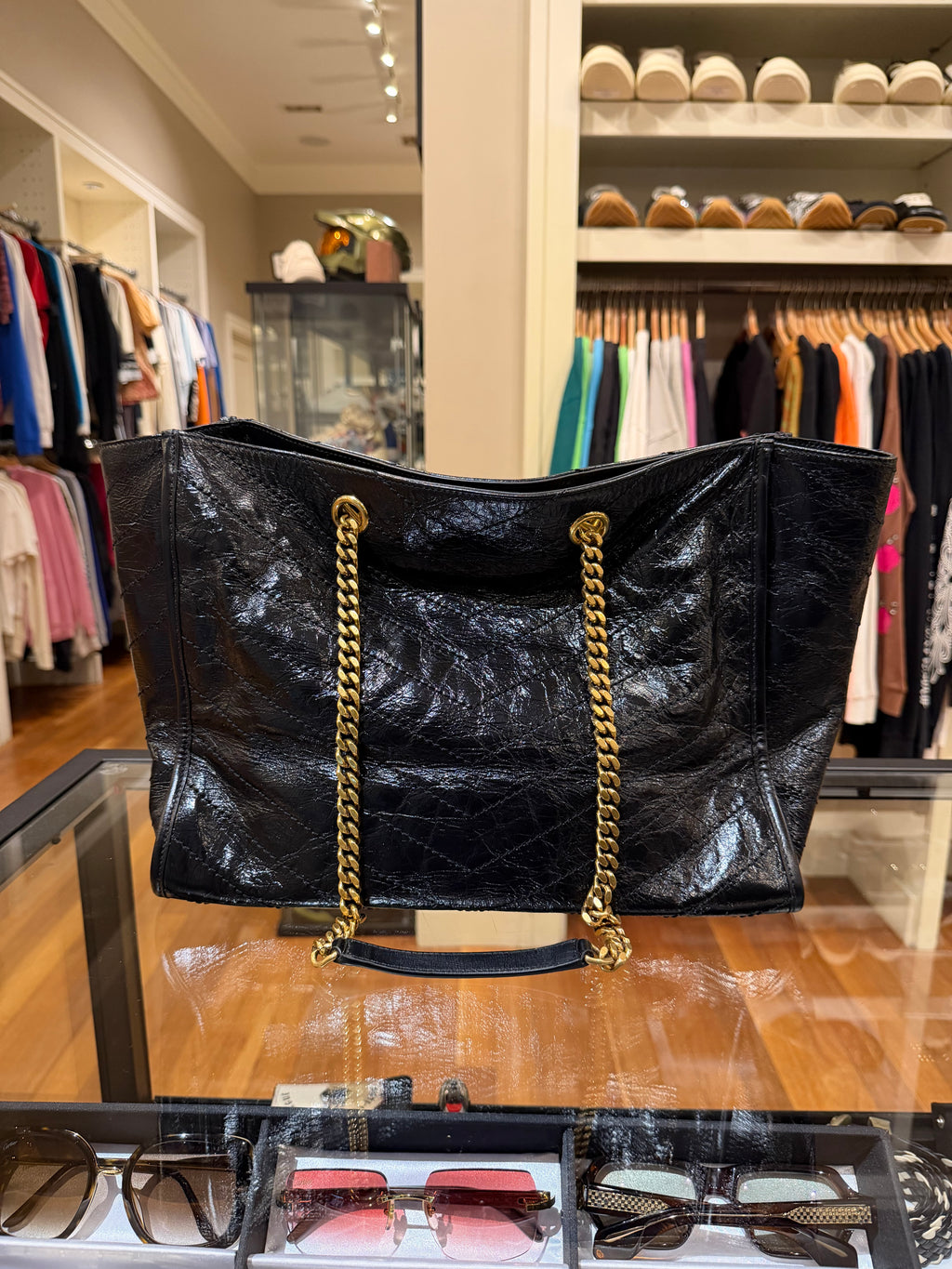 Niki Shopping In Vintage Leather