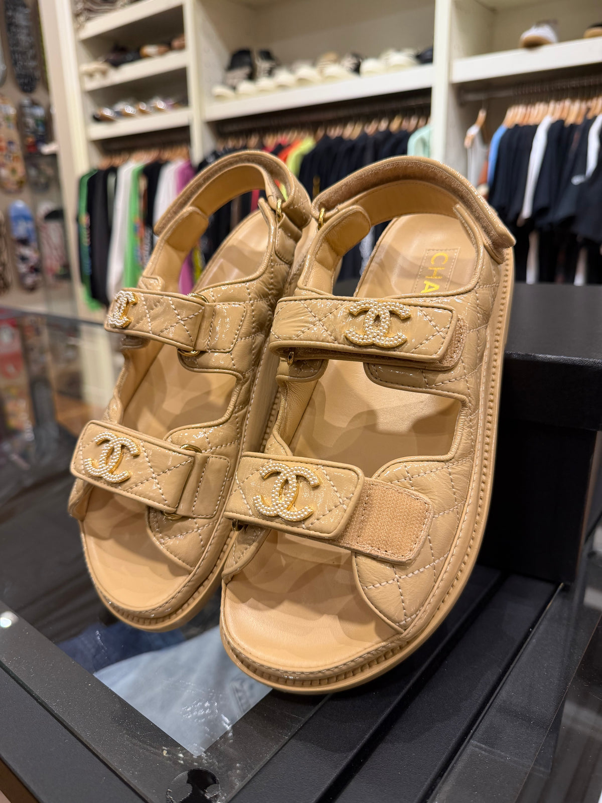 Chanel 25A Crumpled Shiny Leather Lambskin Dad Sandals - Beige