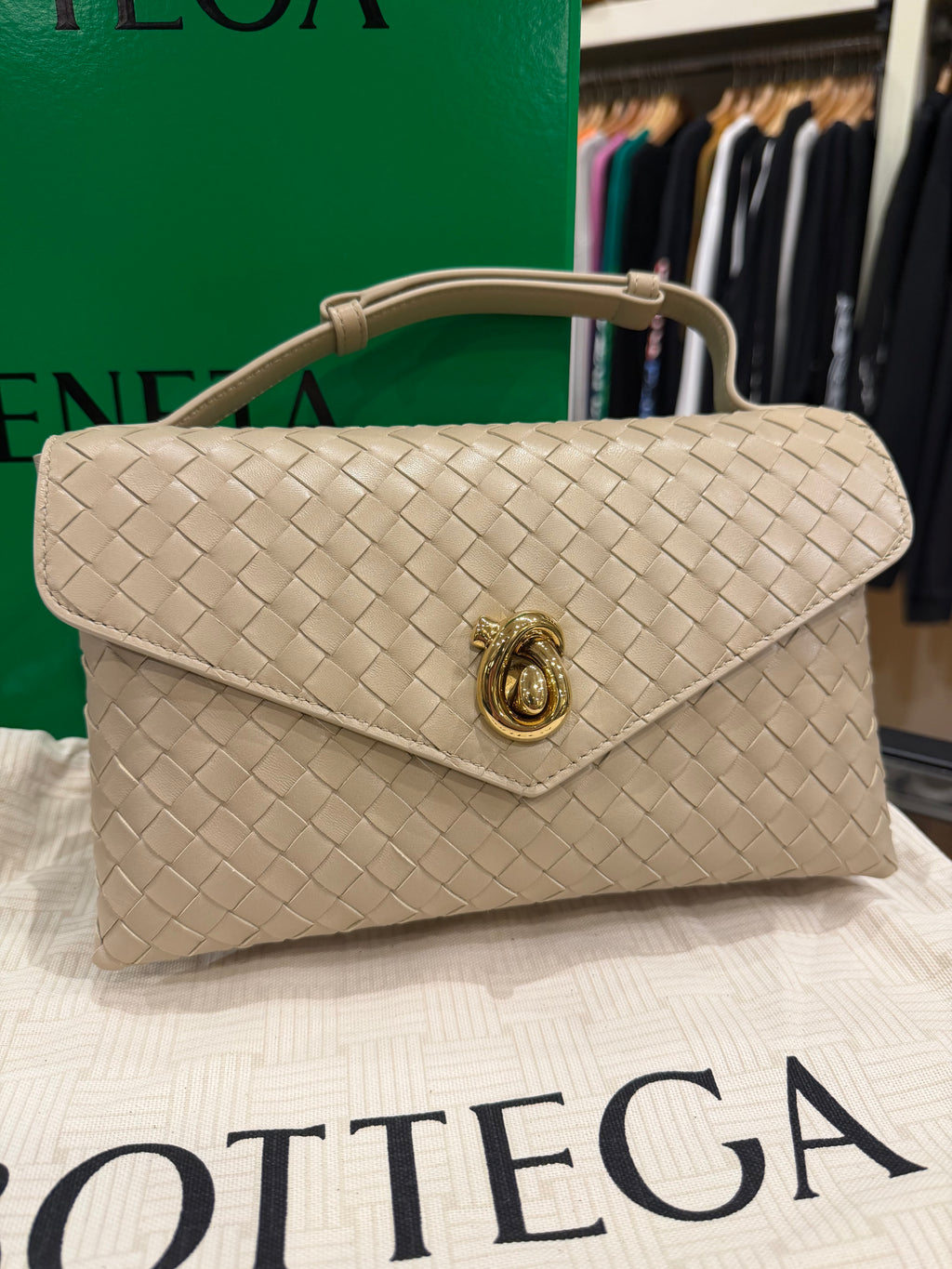 Bottega Veneta Knot Lock Shoulder Bag - Ecru