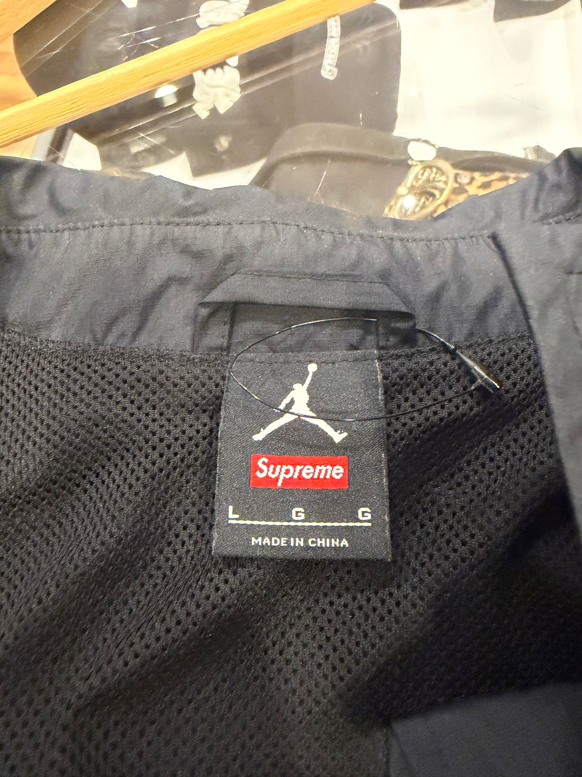 Supreme x Jordan
Coaches Jacket - Black