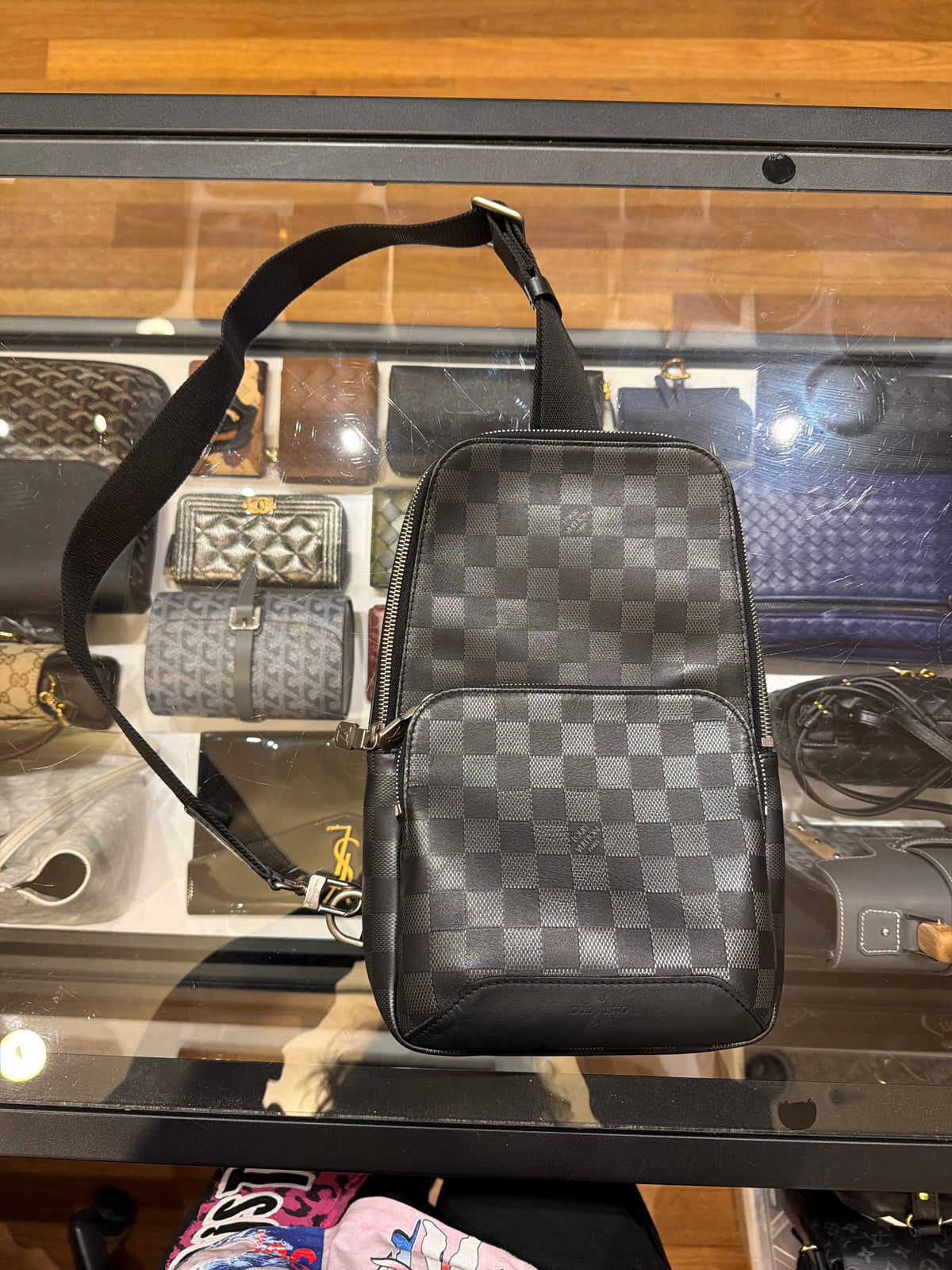 Louis Vuitton Damier Avenue Slingbag
