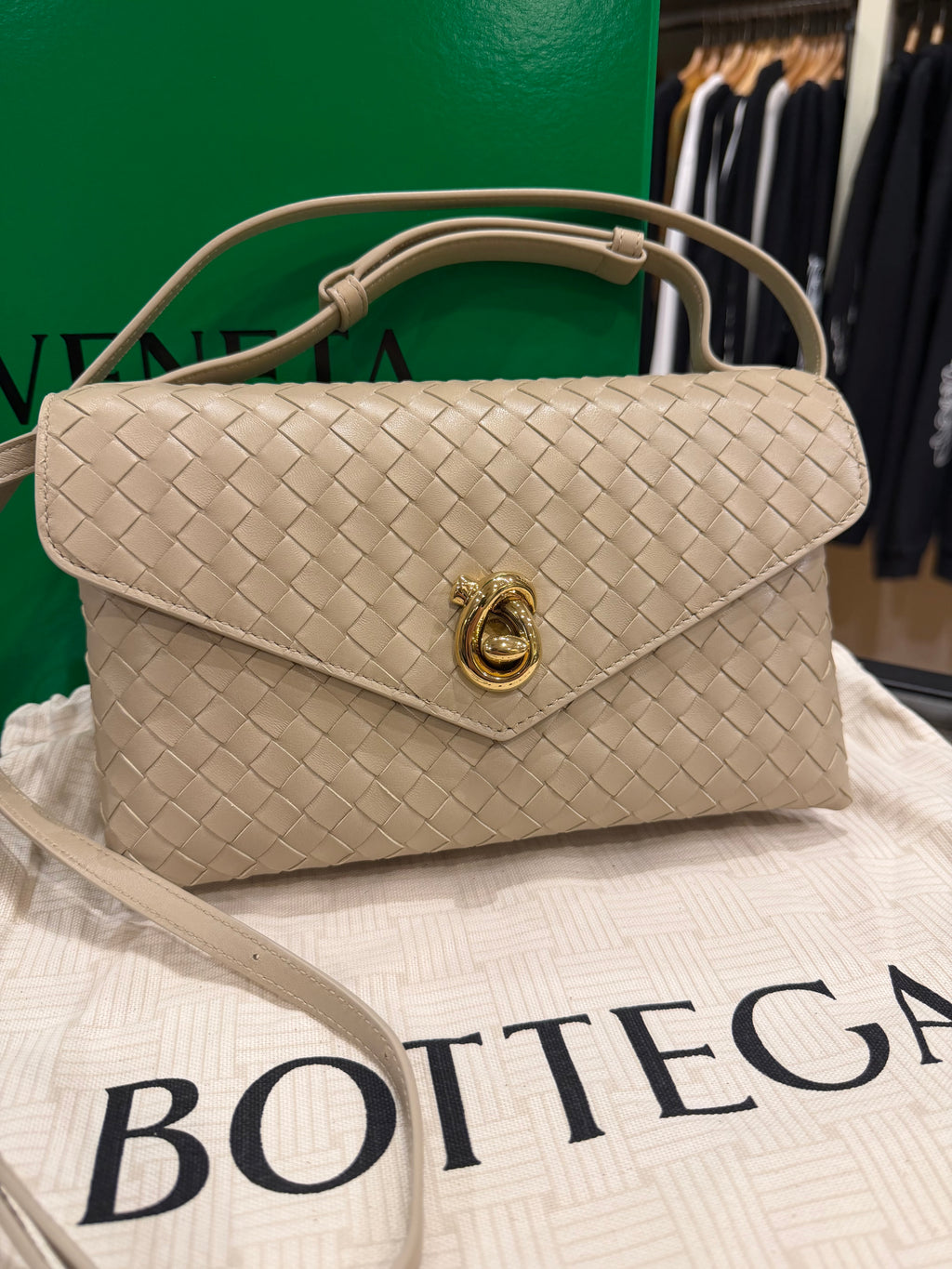 Bottega Veneta Knot Lock Shoulder Bag - Ecru