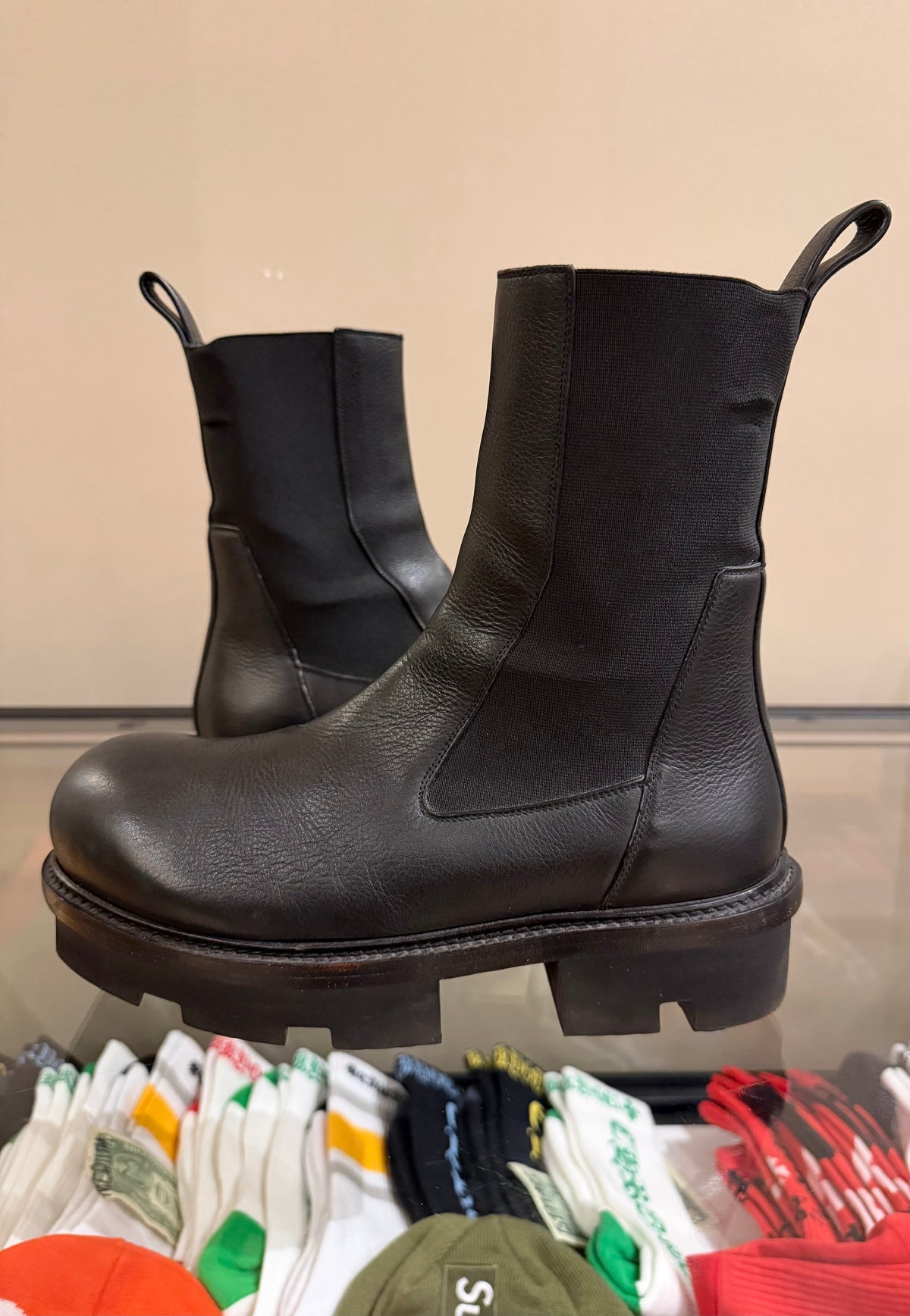 Rick Owens Bozo Megatooth
Chealsea Boots