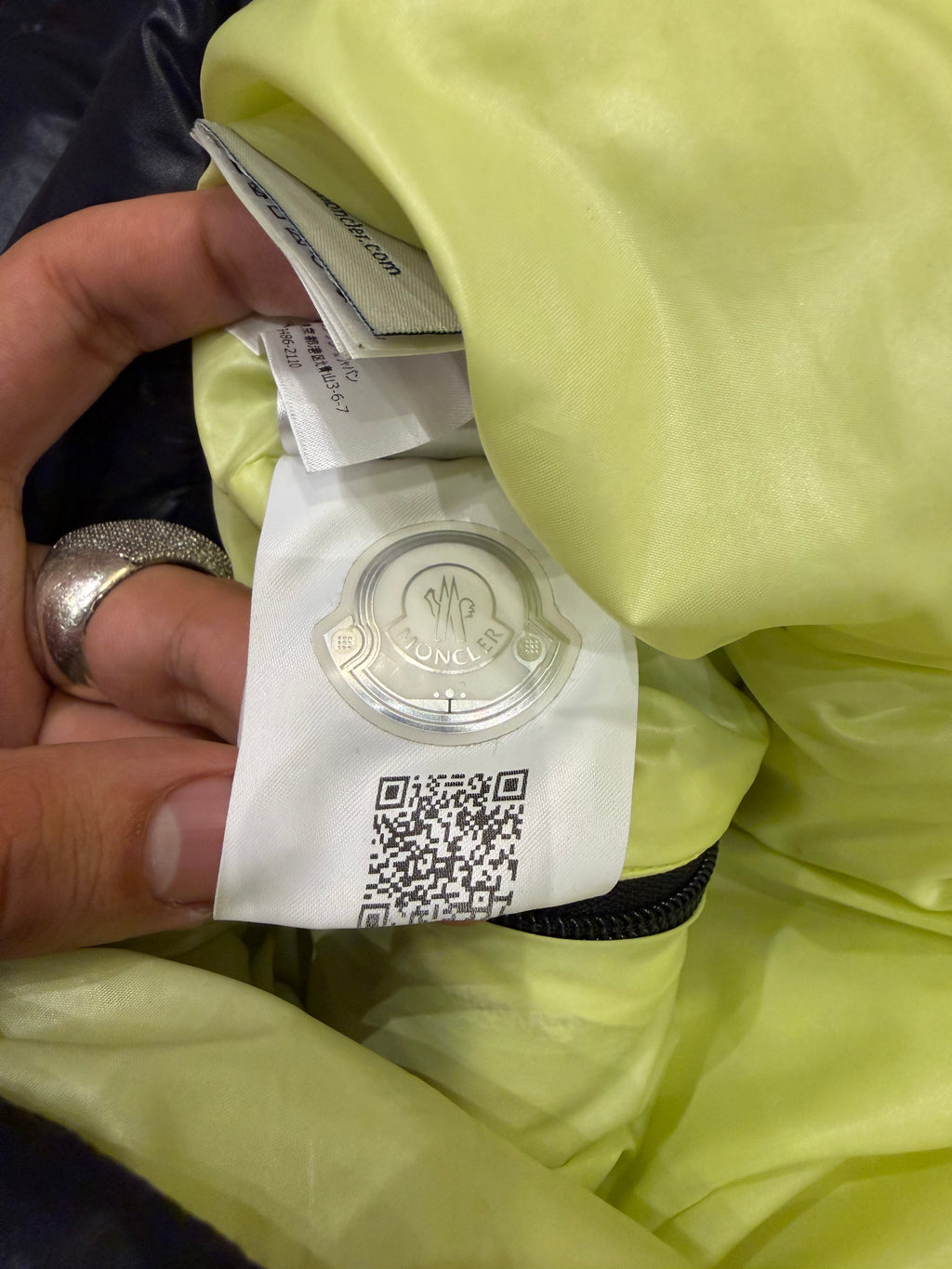 Moncler Maury Down Jacket-
Navy