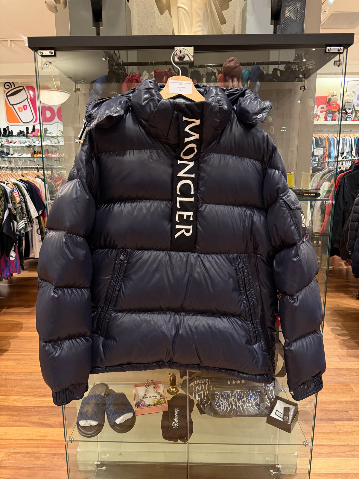 Moncler Maury Down Jacket-
Navy