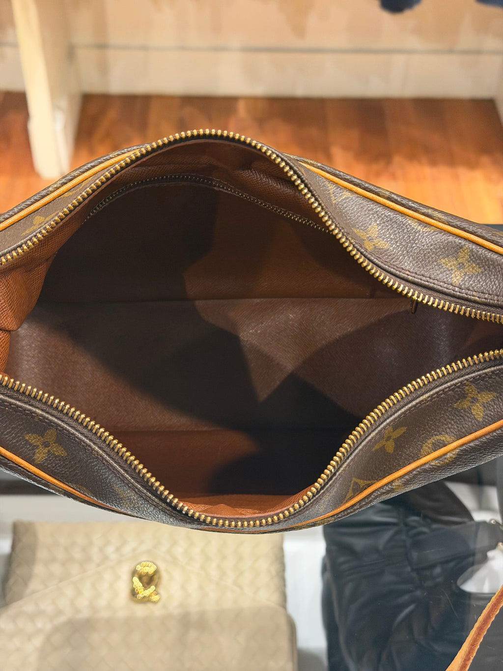 Louis Vuitton Boulogne 30 Shoulder Bag