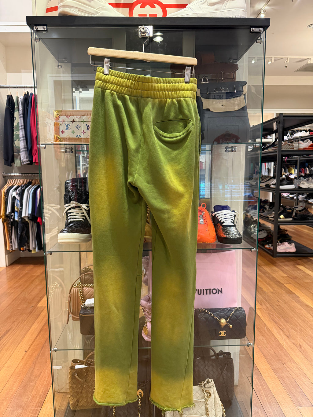 Lost Intricacy Flare
Sweatpants - Green