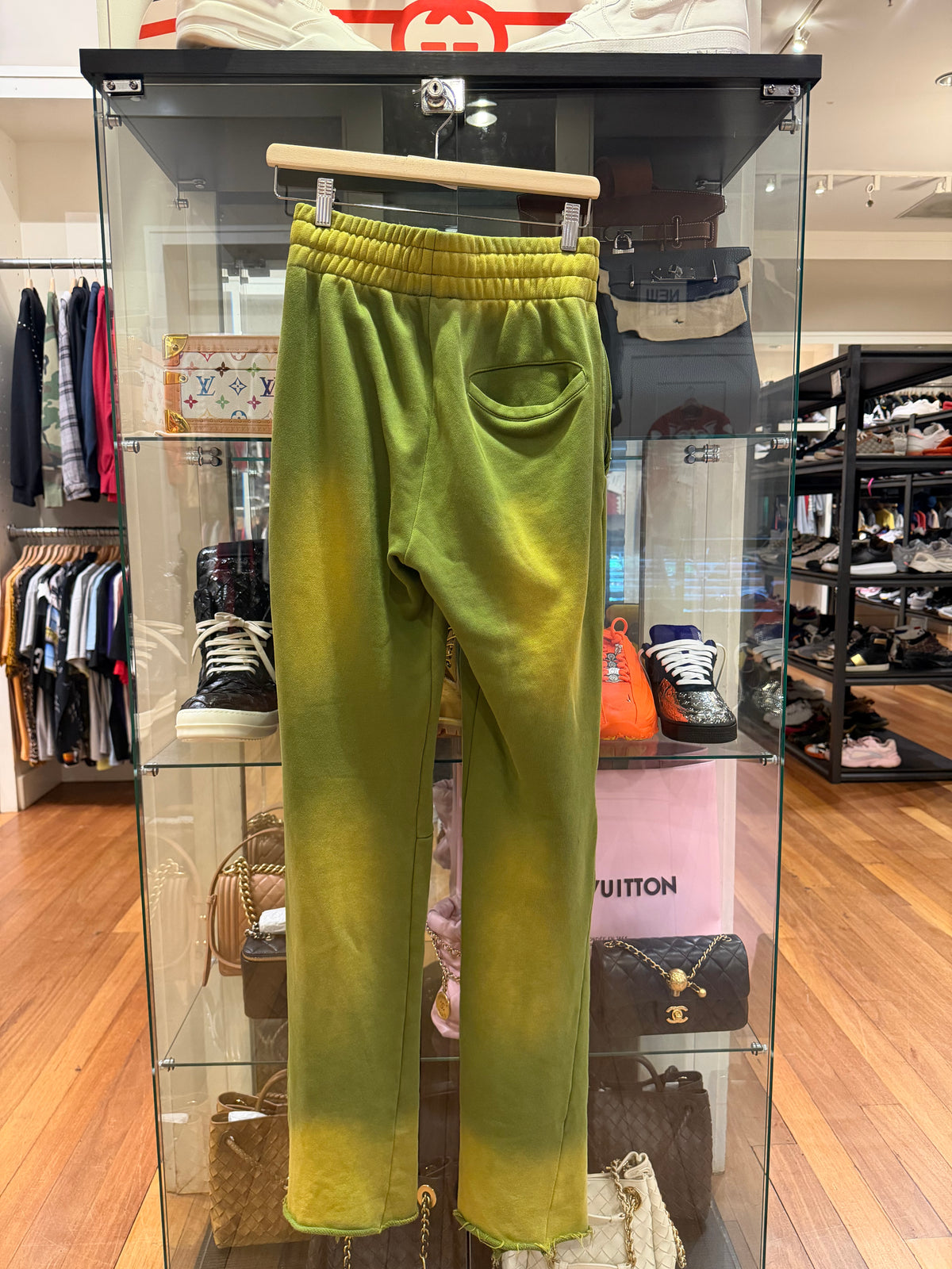 Lost Intricacy Flare
Sweatpants - Green