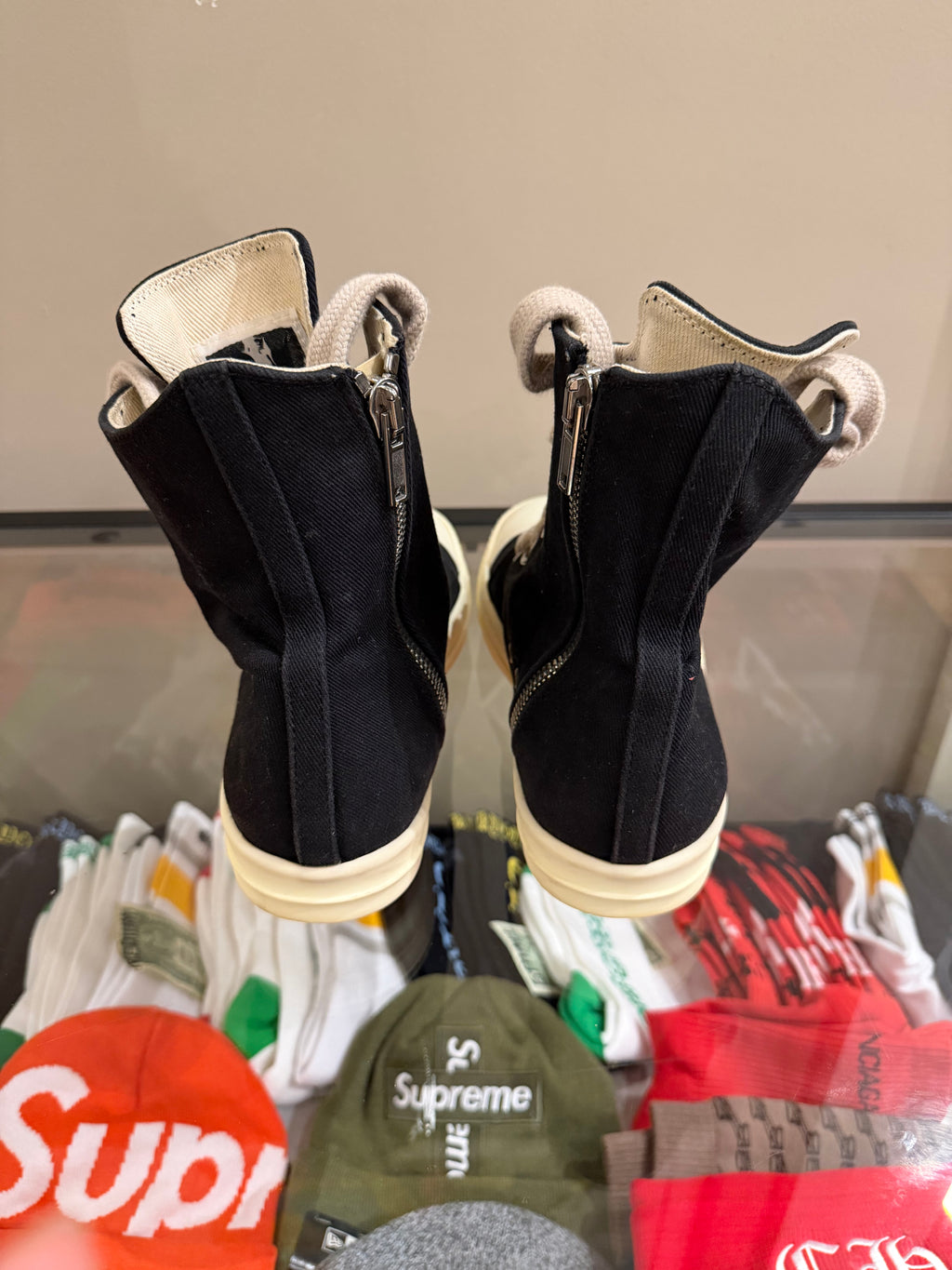 Rick Owens DRKSHDW
Ramone Jumbo Lace- Black
Milk Nylon Canvas