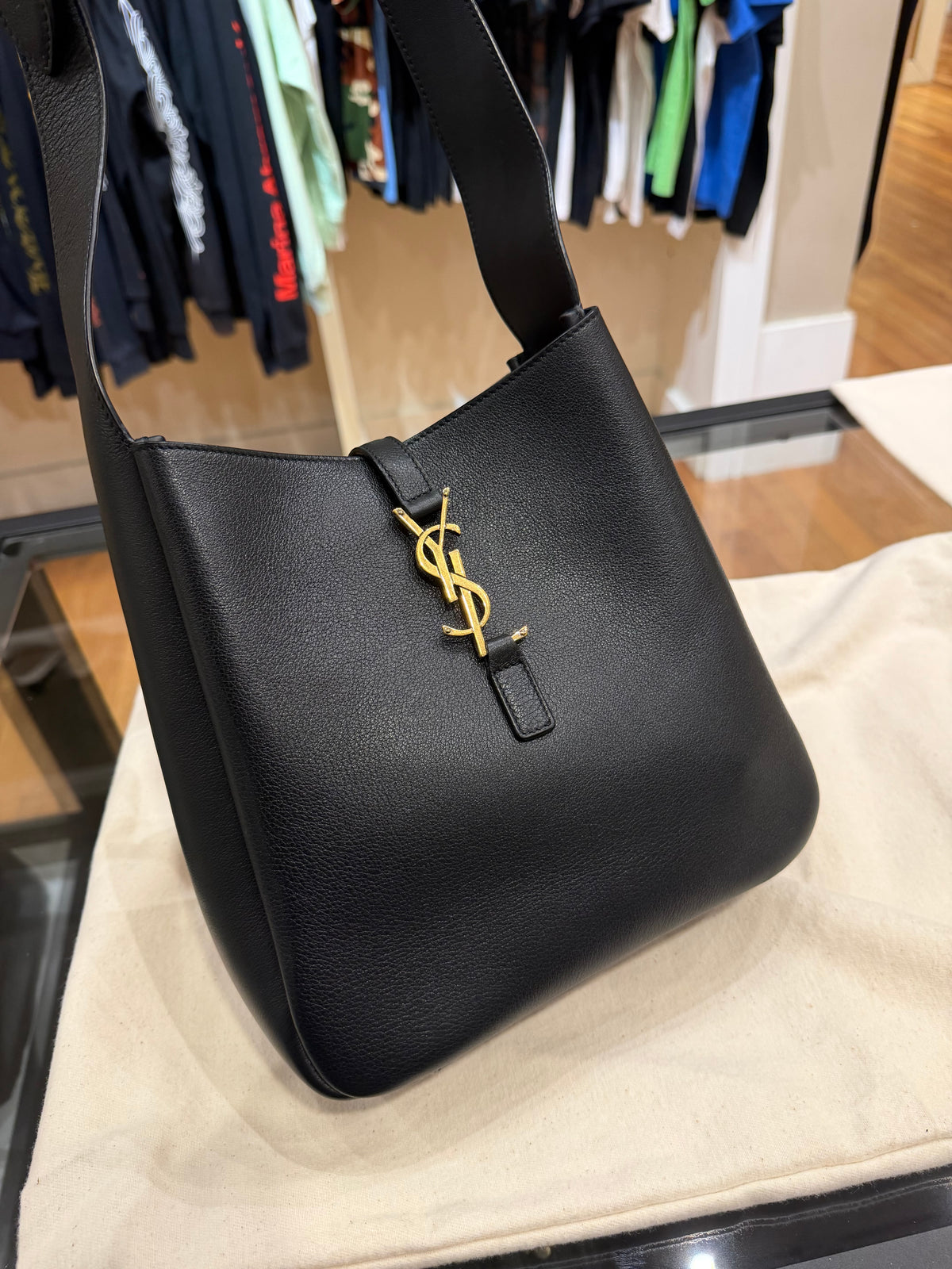Saint Laurent LE 5 À 7 Leather Hobo Bag - Black