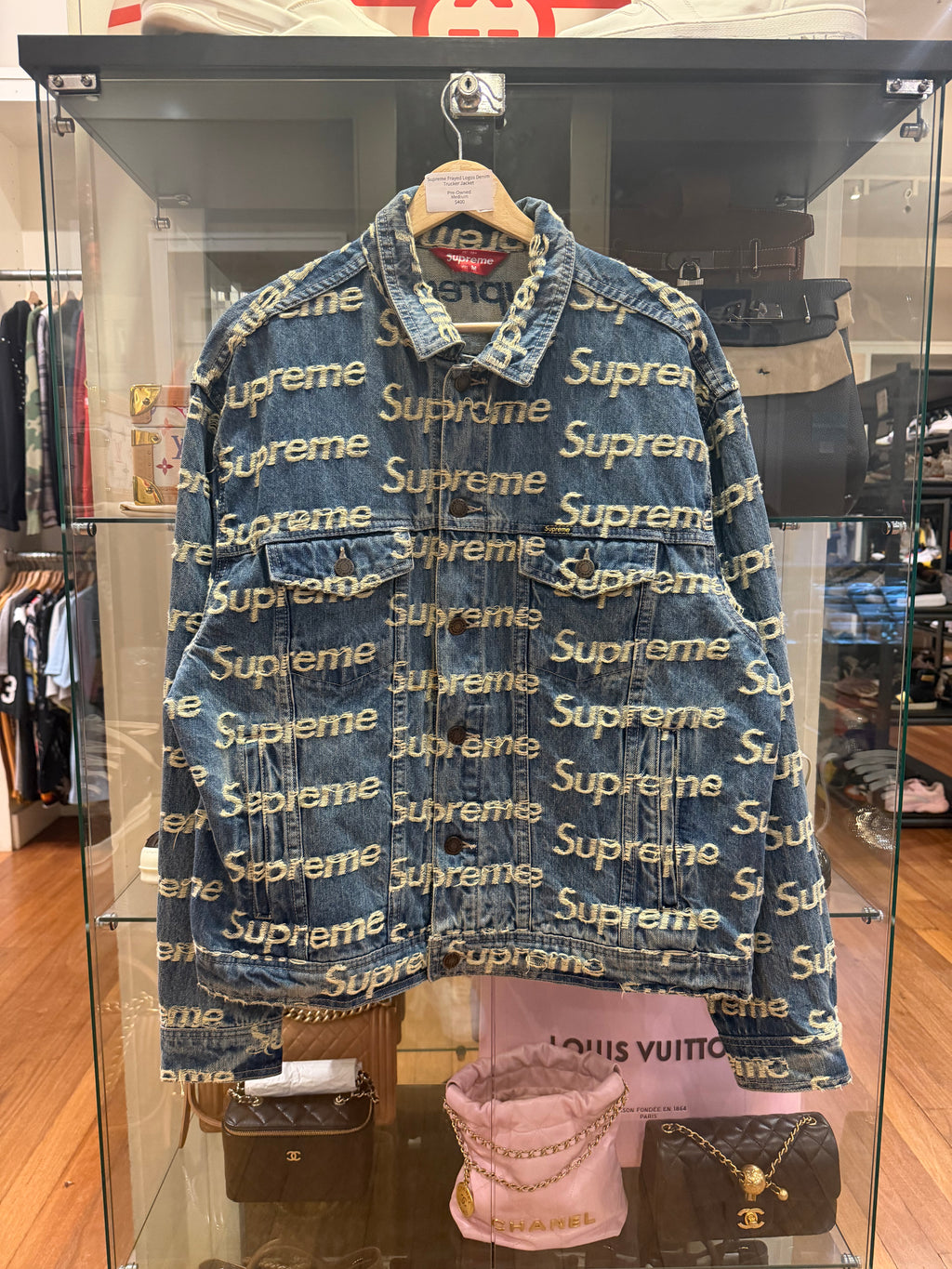 Supreme Frayed Logos Denim
Trucker Jacket