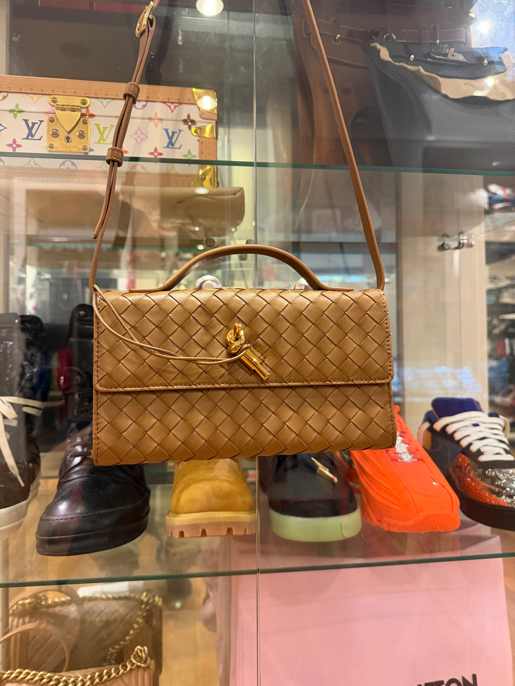 Bottega Veneta Andiamo Clutch 25 - Dark Caramel 20