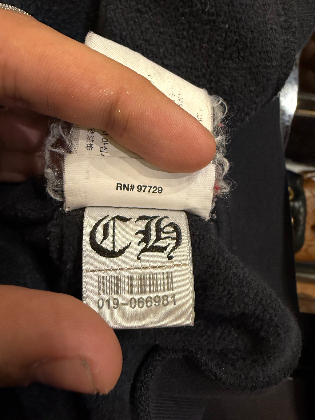 Chrome Hearts Vertical Logo
Zip - Black