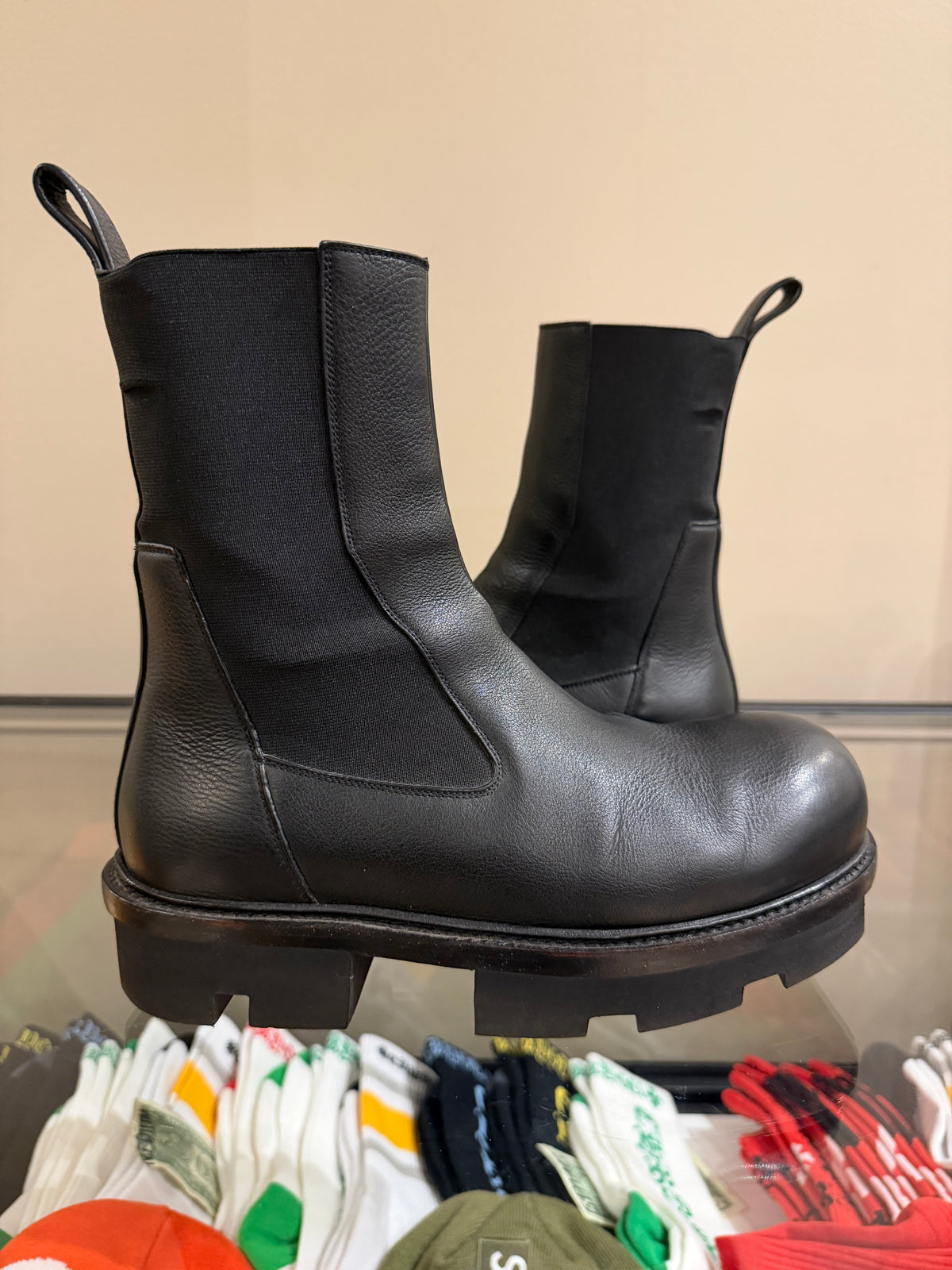 Rick Owens Bozo Megatooth
Chealsea Boots