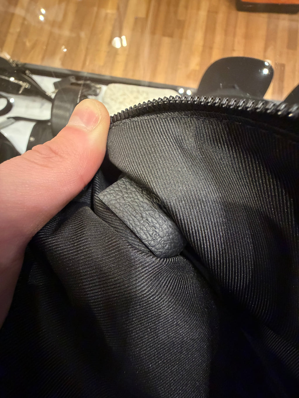 Louis Vuitton Trio Messenger Clutch - Black