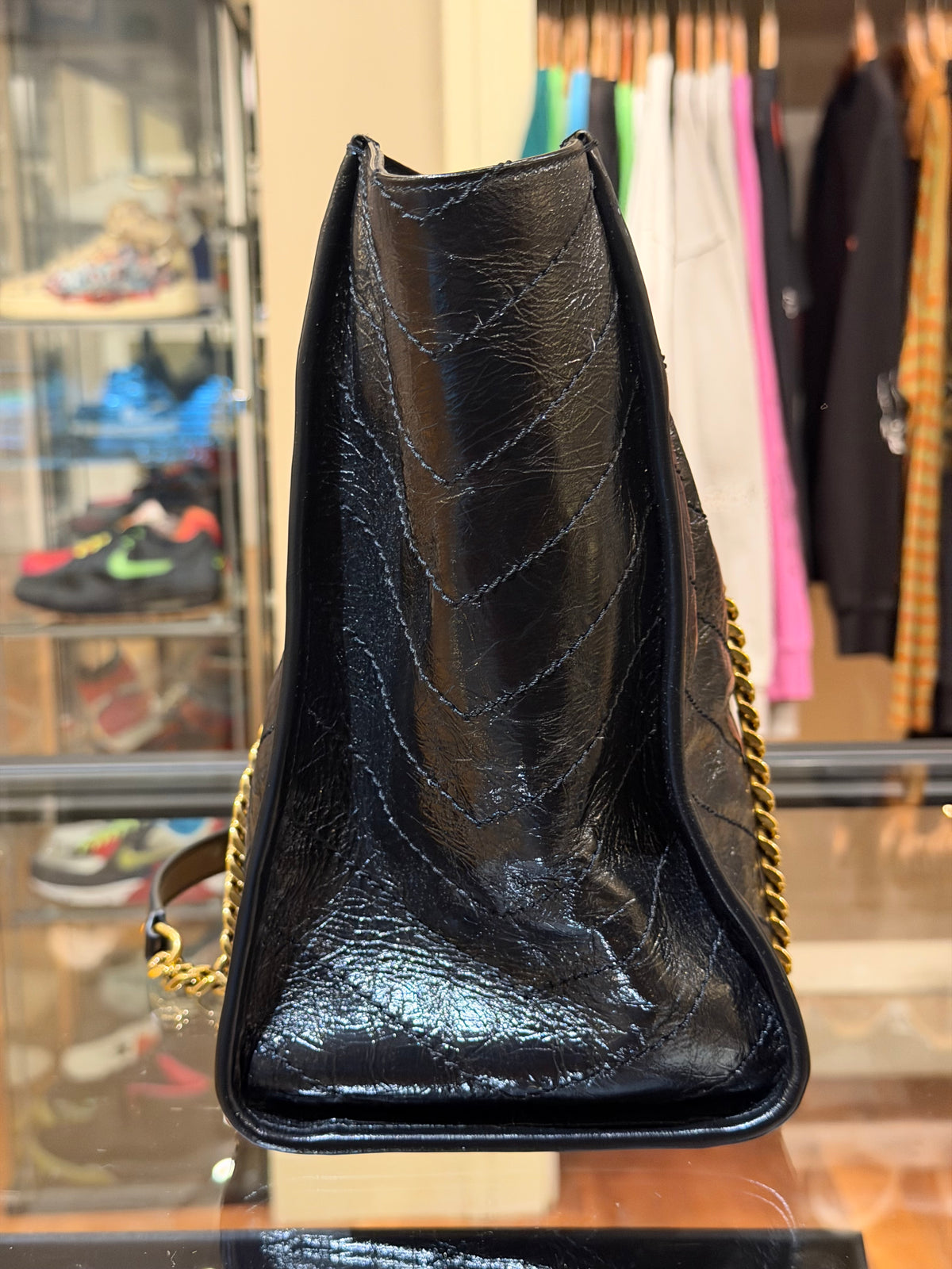 Niki Shopping In Vintage Leather