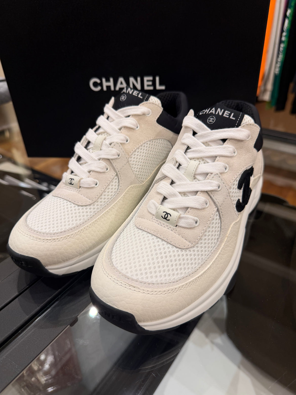 Chanel CC Logo Trainer White / Black