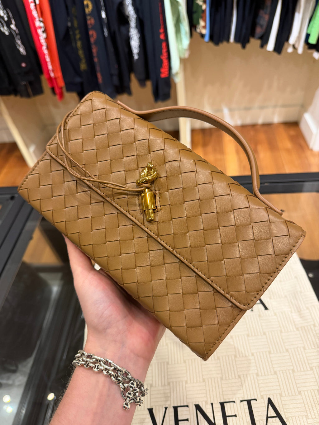 Bottega Veneta Andiamo Clutch 25 - Dark Caramel 20