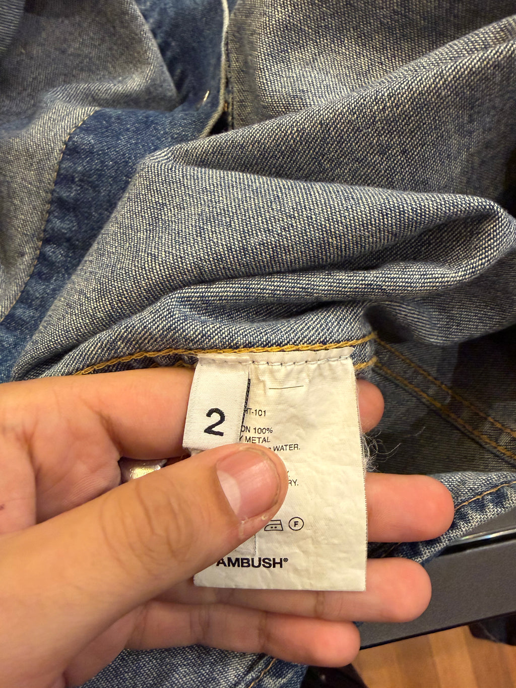 AMBUSH Back Zipper Denim
Shirt Jacket
