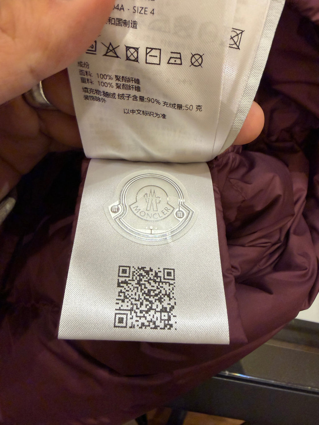 Moncler Mariseillan Gilet
Down Vest - Burgundy