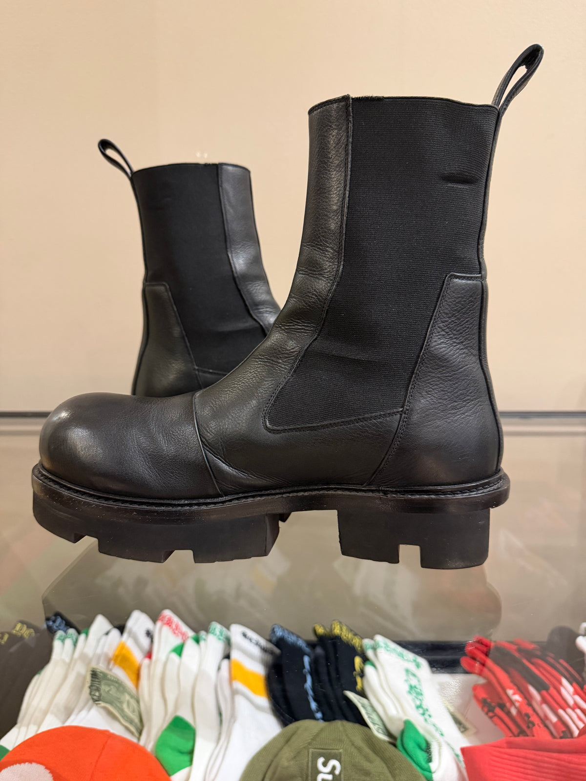 Rick Owens Bozo Megatooth
Chealsea Boots