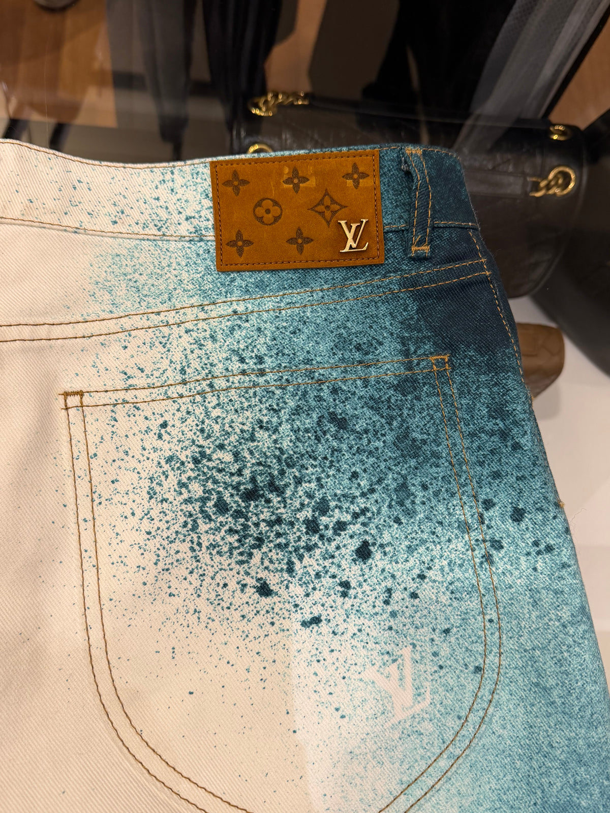 Louis Vuitton LV Spray Deni
Jeans - White/Turquoise